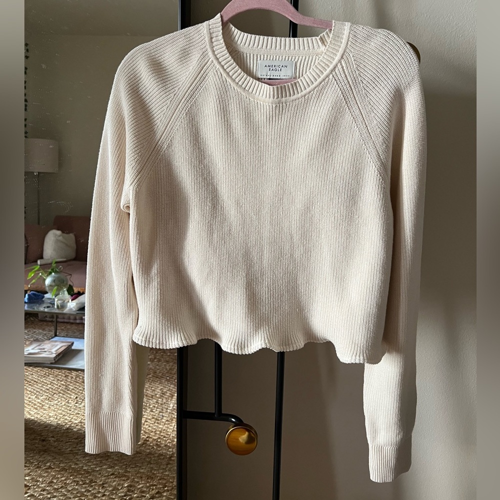 American eagle cream scalloped hem cropped sweater 🤍